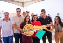Photo of No Cariri, vice-governador Lucas Ribeiro entrega unidades habitacionais e participa do Leite Fest