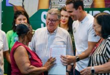Photo of Ao lado de João Azevêdo, Lucas Ribeiro percorre cinco cidades do Sertão entregando obras e ouvindo demandas da população no Orçamento Democrático