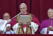 Photo of Papa Leão XIV faz primeira aparição após ser eleito: “A paz esteja com todos vocês”