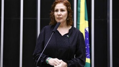 Photo of PGR pede prisão preventiva e inclusão de Carla Zambelli em lista da Interpol após deputada deixar o país