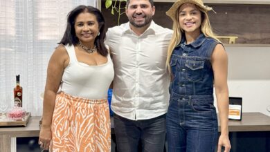 Photo of Prefeito de Itaporanga Azif recebe em seu gabinete cantora e atriz Lucy Alves com raízes na cidade