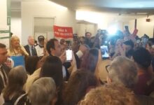 Photo of Manifestantes tentam invadir gabinete de Hugo Motta na Câmara