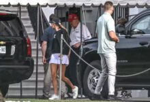 Photo of Trump joga golfe nos EUA após ser alvo de fake news sobre morte