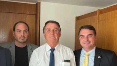 Photo of Medida restringe visita dos filhos Flávio e Carlos a Bolsonaro