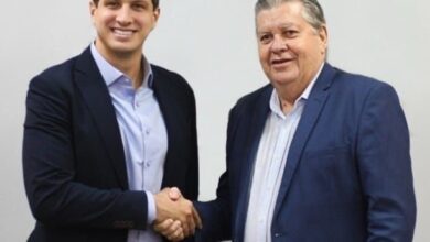 Photo of João Azevêdo recebe visita de João Campos e tratam de fortalecimento do PSB e experiências de gestão