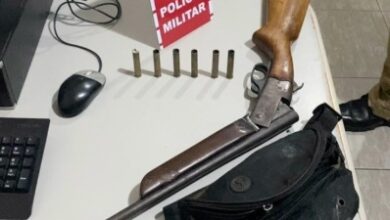 Photo of Homem é preso portando espingarda em Santana dos Garrotes