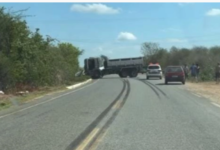 Photo of Caminhão colide com caminhonete em rodovia de Boa Ventura