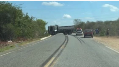 Photo of Caminhão colide com caminhonete em rodovia de Boa Ventura