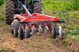 Photo of Prefeitura de Itaporanga realiza distribuição de sementes e cortes de terra para os agricultores