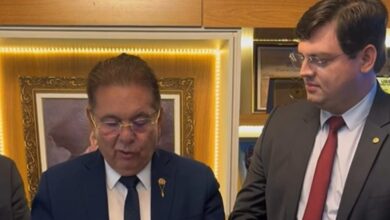 Photo of Vaga de conselheiro do TCE: Taciano Diniz entrega inscrição a presidente da AL