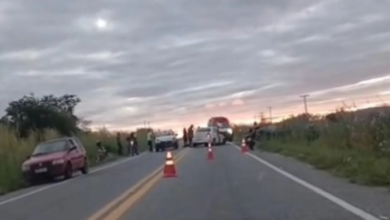 Photo of Colisão entre três carros deixa advogado ferido na BR-361 entre Itaporanga e Piancó