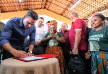 Photo of Lucas Ribeiro entrega complexo educacional de R$ 18 milhões e autoriza licitação de estrada em Alagoa Grande
