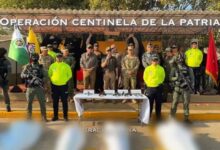 Photo of Presidente da Colômbia exibe corpos ao celebrar sucesso de operações contra guerrilheiros