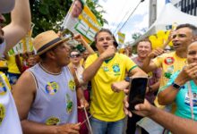 Photo of Da Feira de Oitizeiro em João Pessoa às ruas de Campina, Efraim encerra campanha como começou: no meio do povo